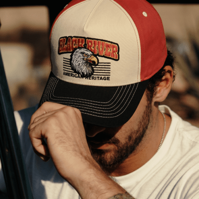 Casquette - Black River Falcon Cotton Cap (crème/rouge/noir)